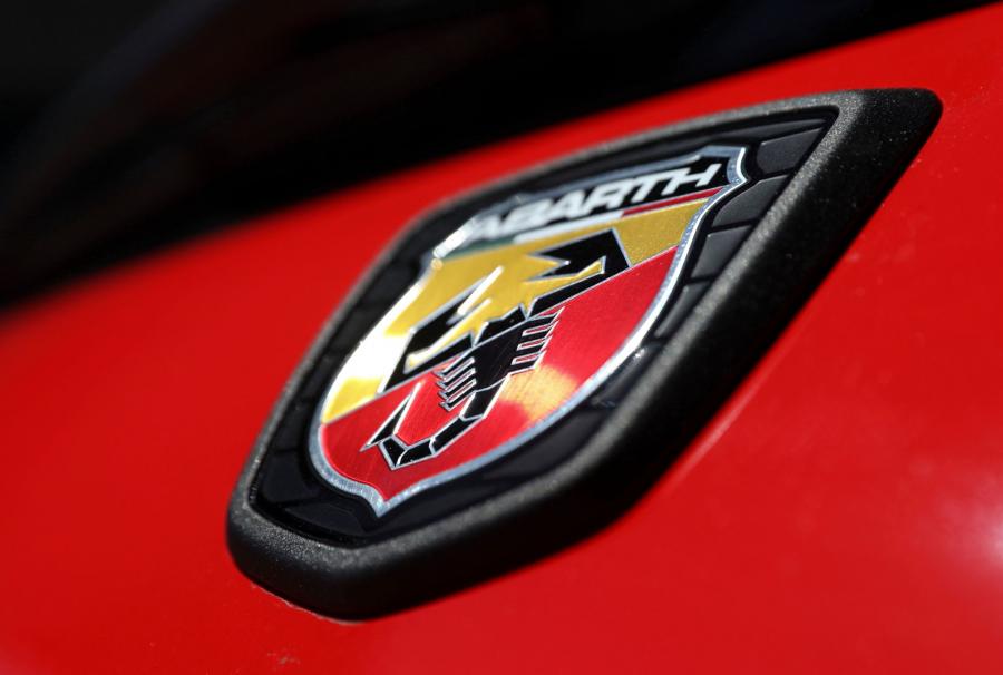 Логотип Abarth 595 Competizione (312) 2017 года  (AU) (фото 20 из 40)